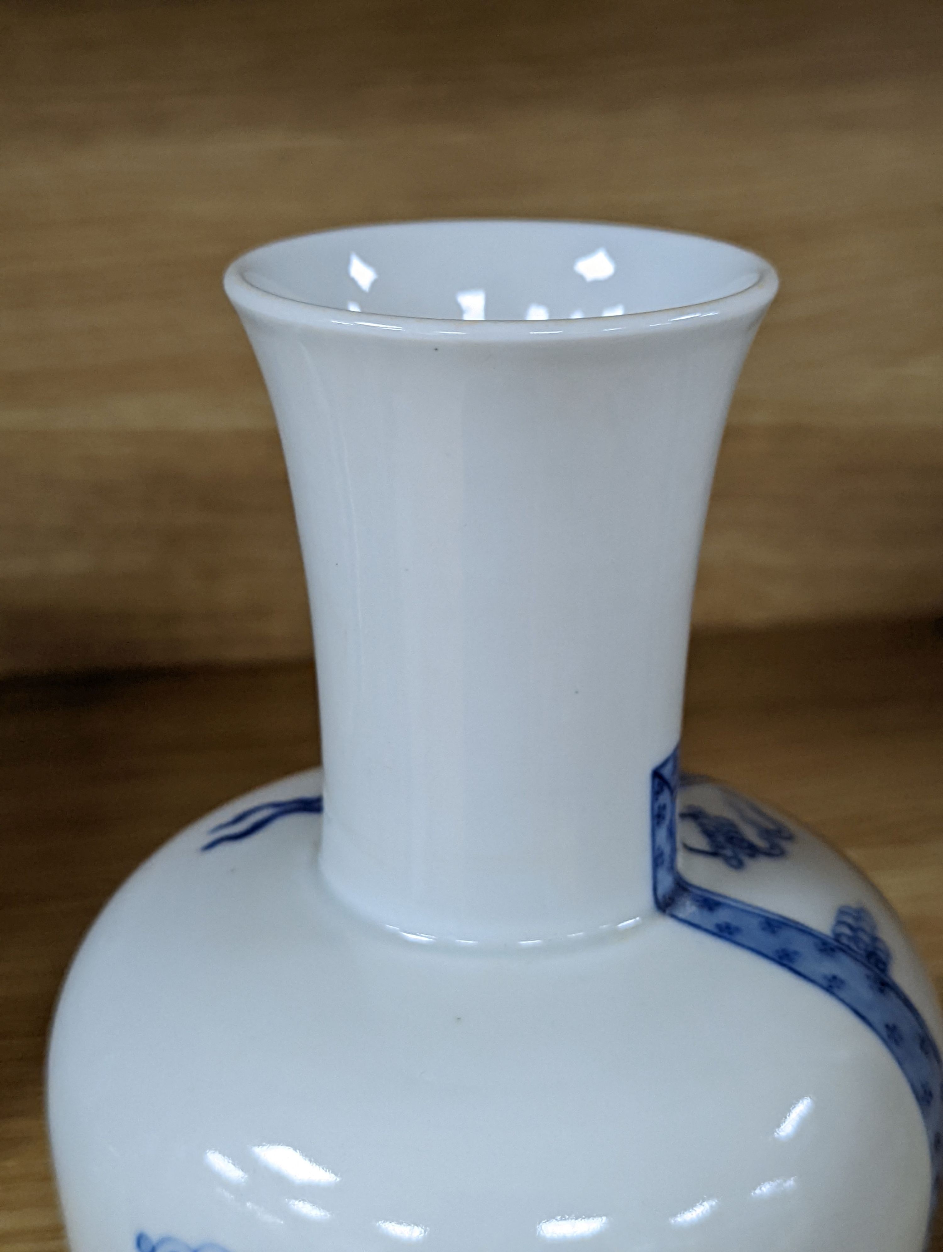 A 19th century Chinese blue and white vase, 20cm